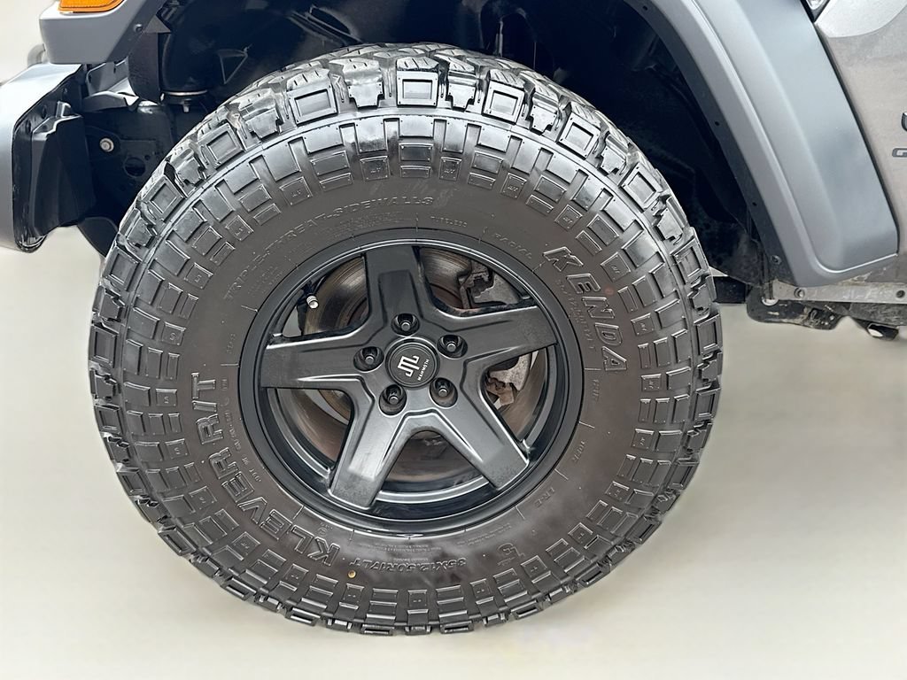 Used 2023 Grey Jeep Sport image 32