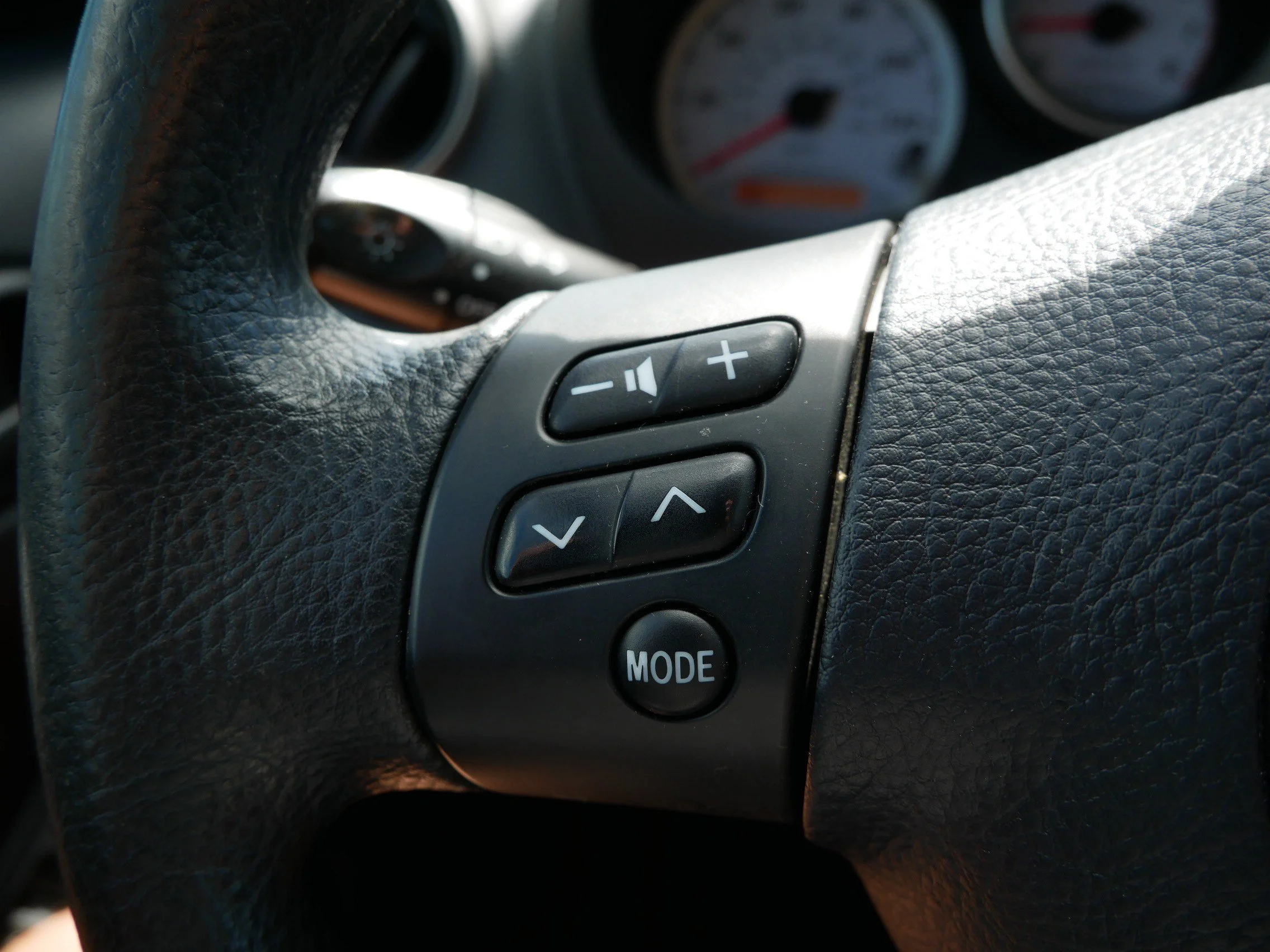 Used 2004 Titanium Metallic Toyota  image 27