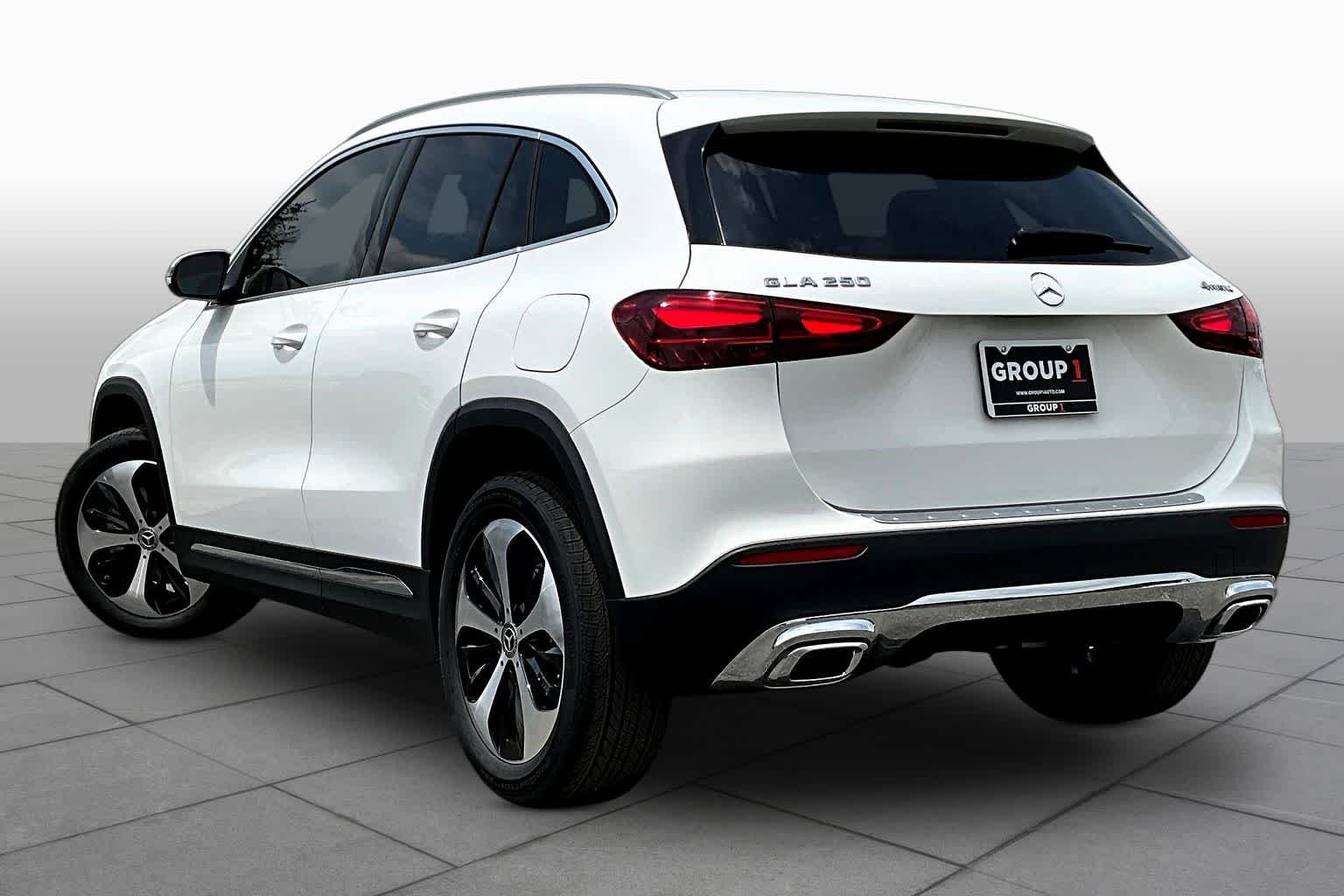 New 2026 Polar White Mercedes-Benz GLA 250 image 4