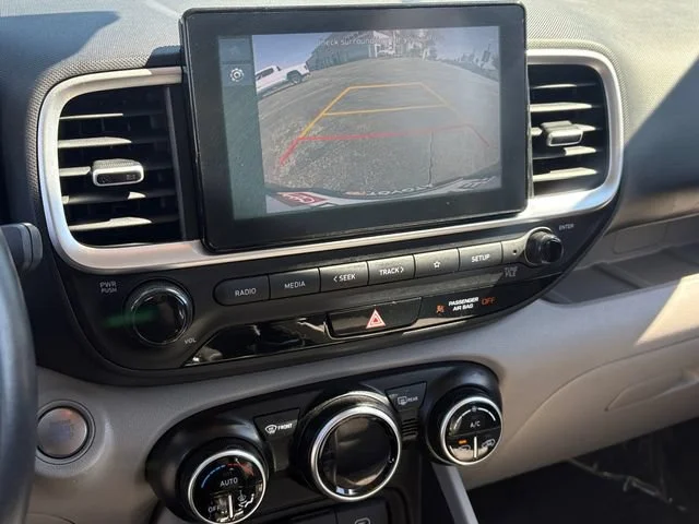 Used 2025 Lunar White Hyundai SEL image 21
