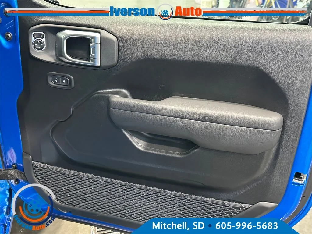 New 2026 Hydro Blue Pearlcoat Jeep Sport RHD image 11