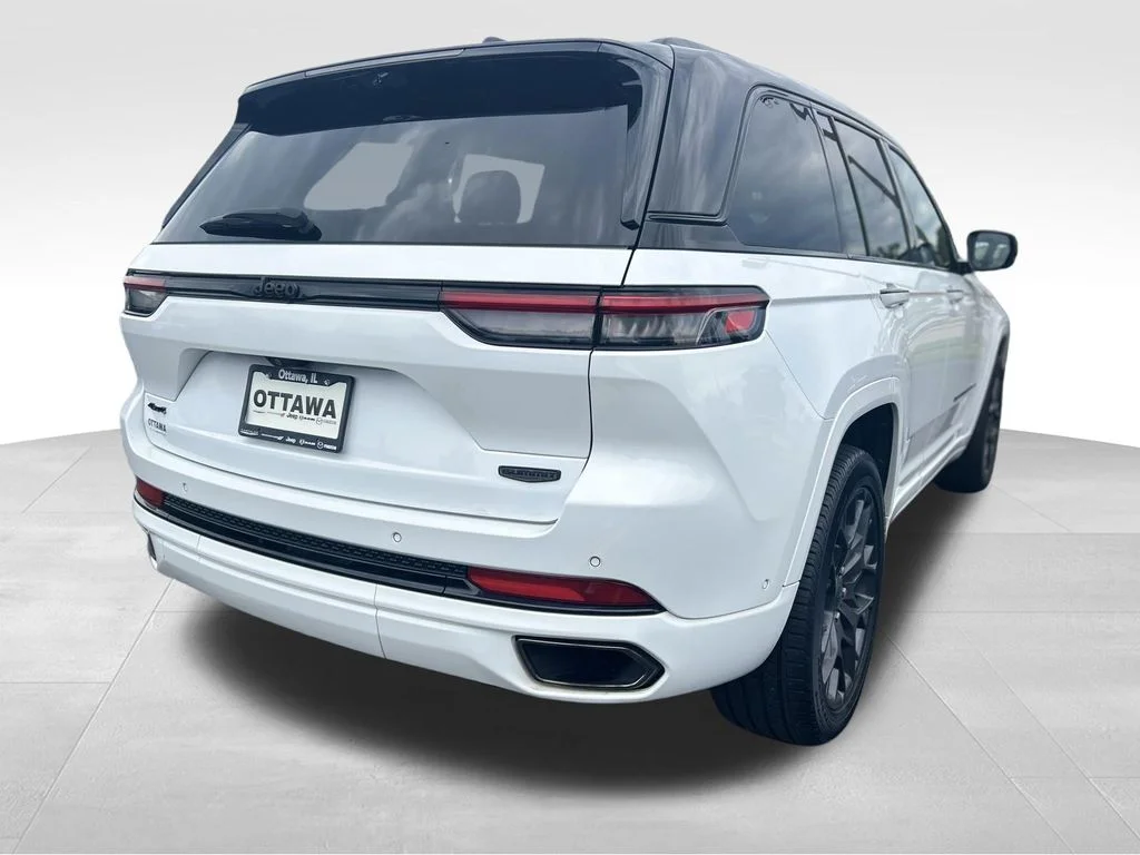 Used 2025 White Jeep Summit Reserve image 4