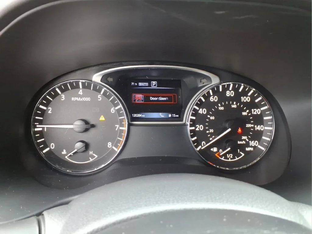 Used 2016 Gray Nissan SL image 18