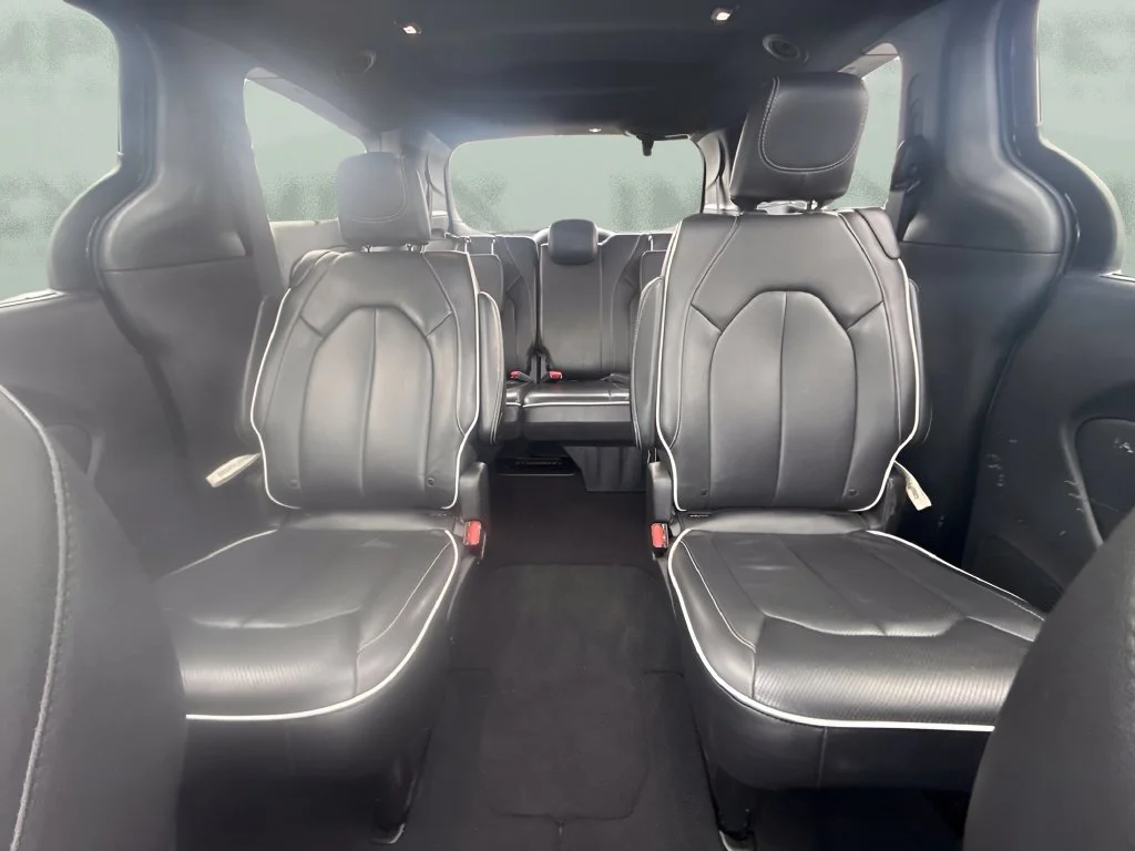 Used 2025 Black Chrysler Limited image 11