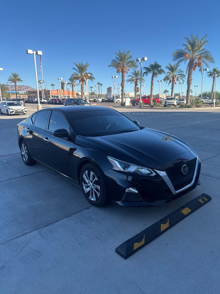 Used 2021 Black Nissan 2.5 S image 2