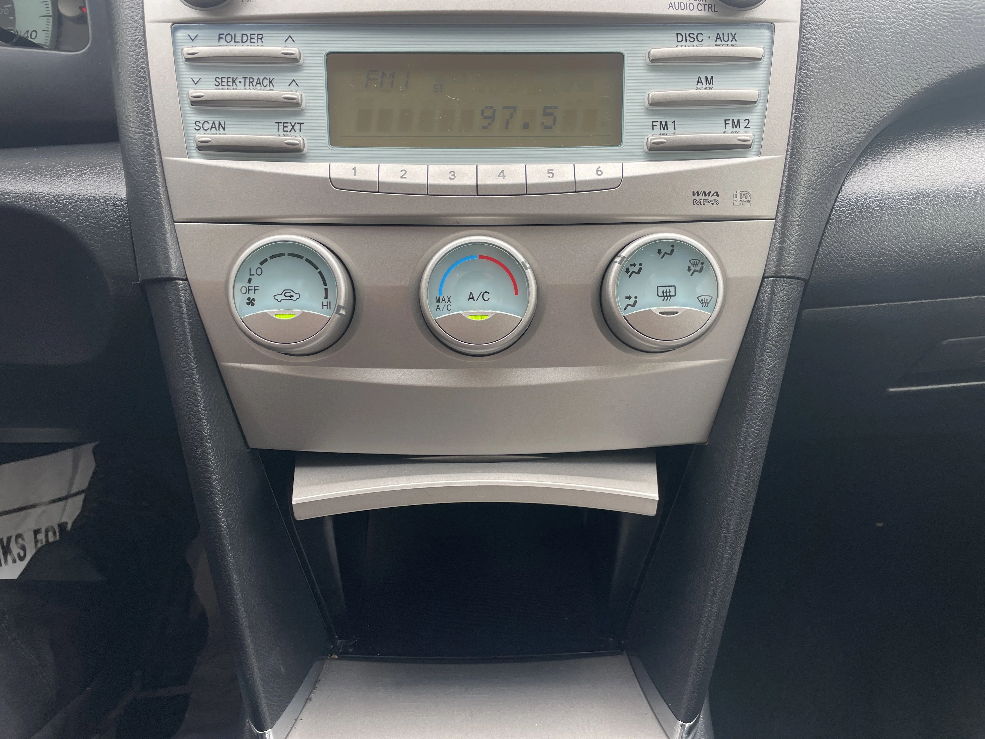 Used 2007 Aloe Green Metallic Toyota SE image 21