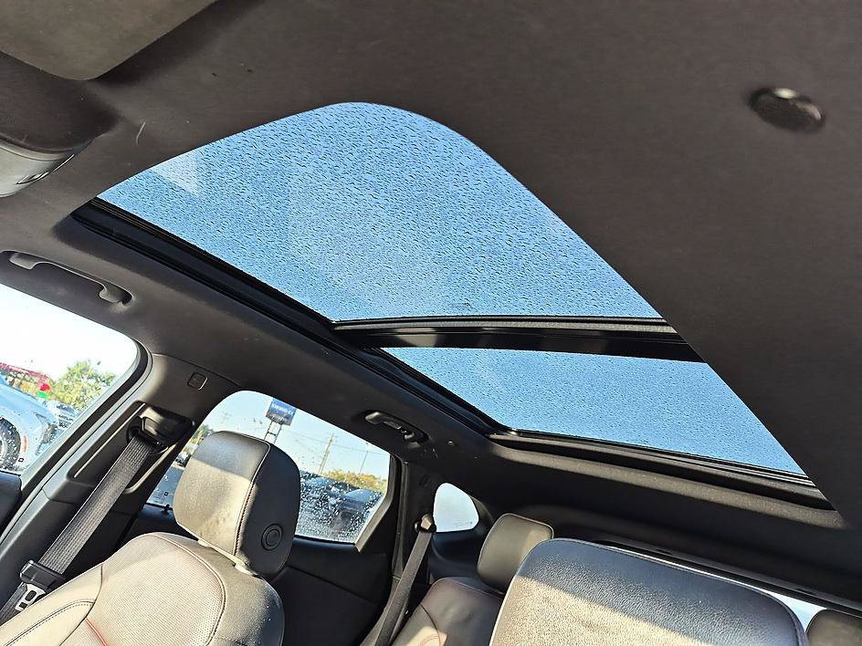 Used 2019 Summit White Chevrolet RS image 28