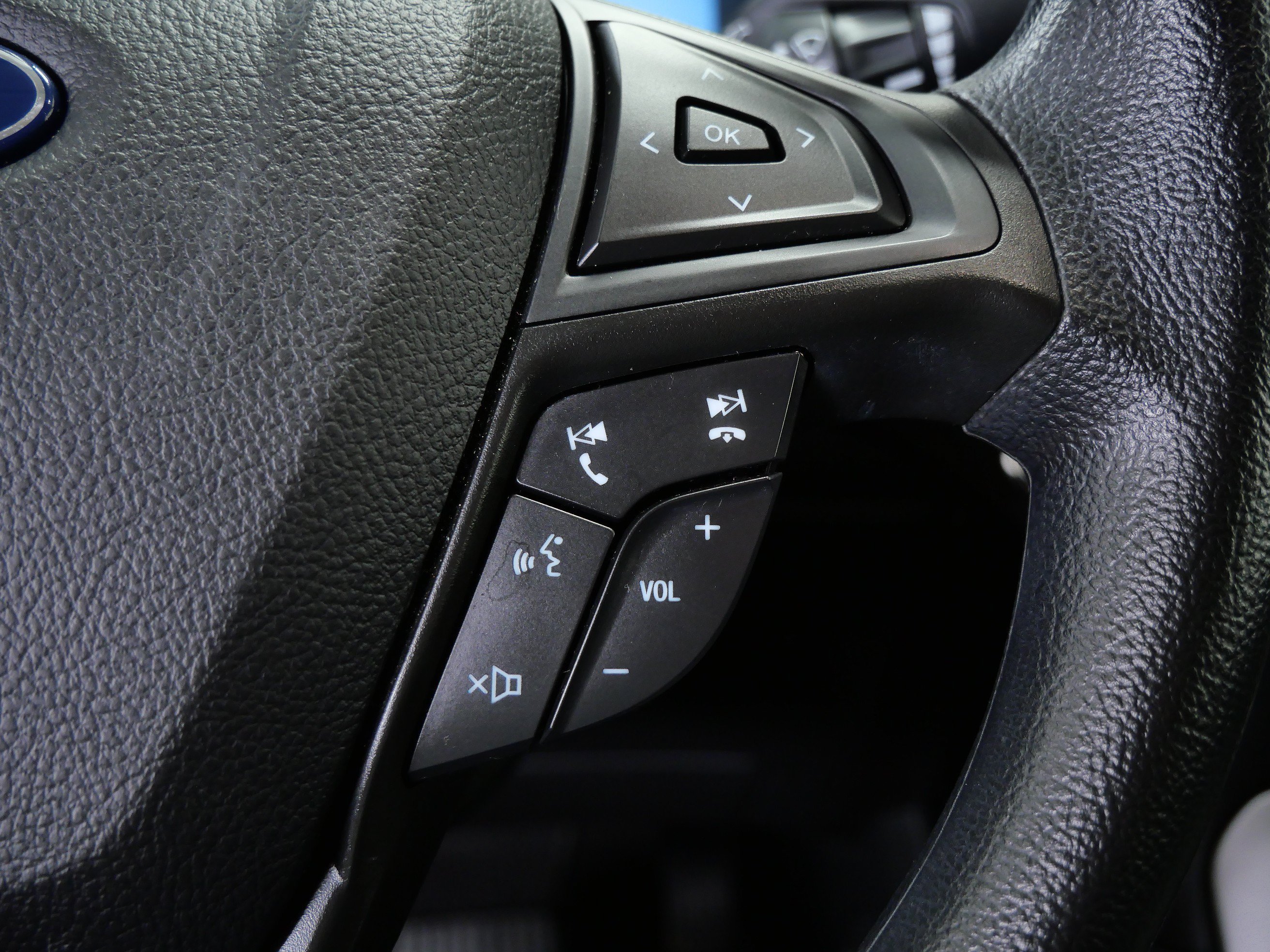 Used 2022 Black Ford SE image 23