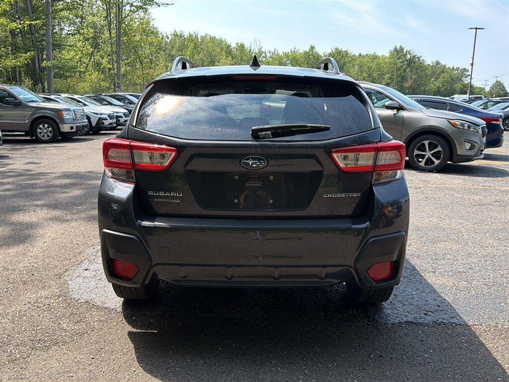 Used 2019 Dark Gray Metallic Subaru Premium image 9