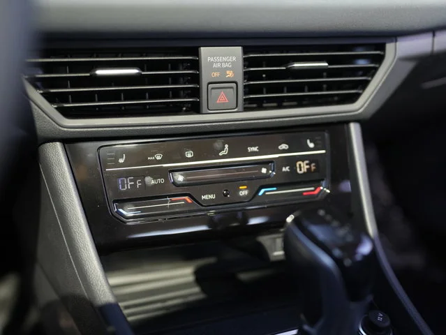 New 2026 Platinum Gray Metallic Volkswagen 1.5T SE image 16