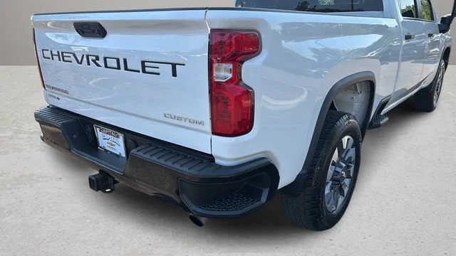 Used 2022 Summit White Chevrolet Custom image 37