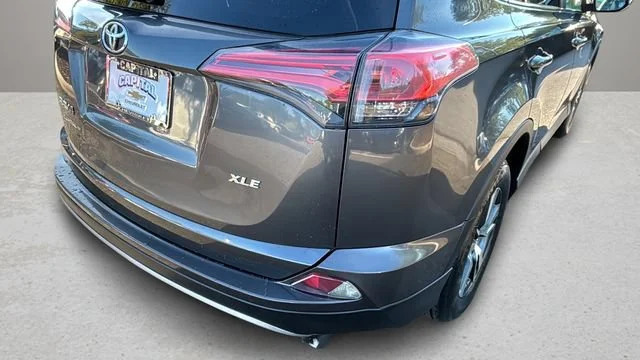 Used 2018 Gray Toyota XLE image 37