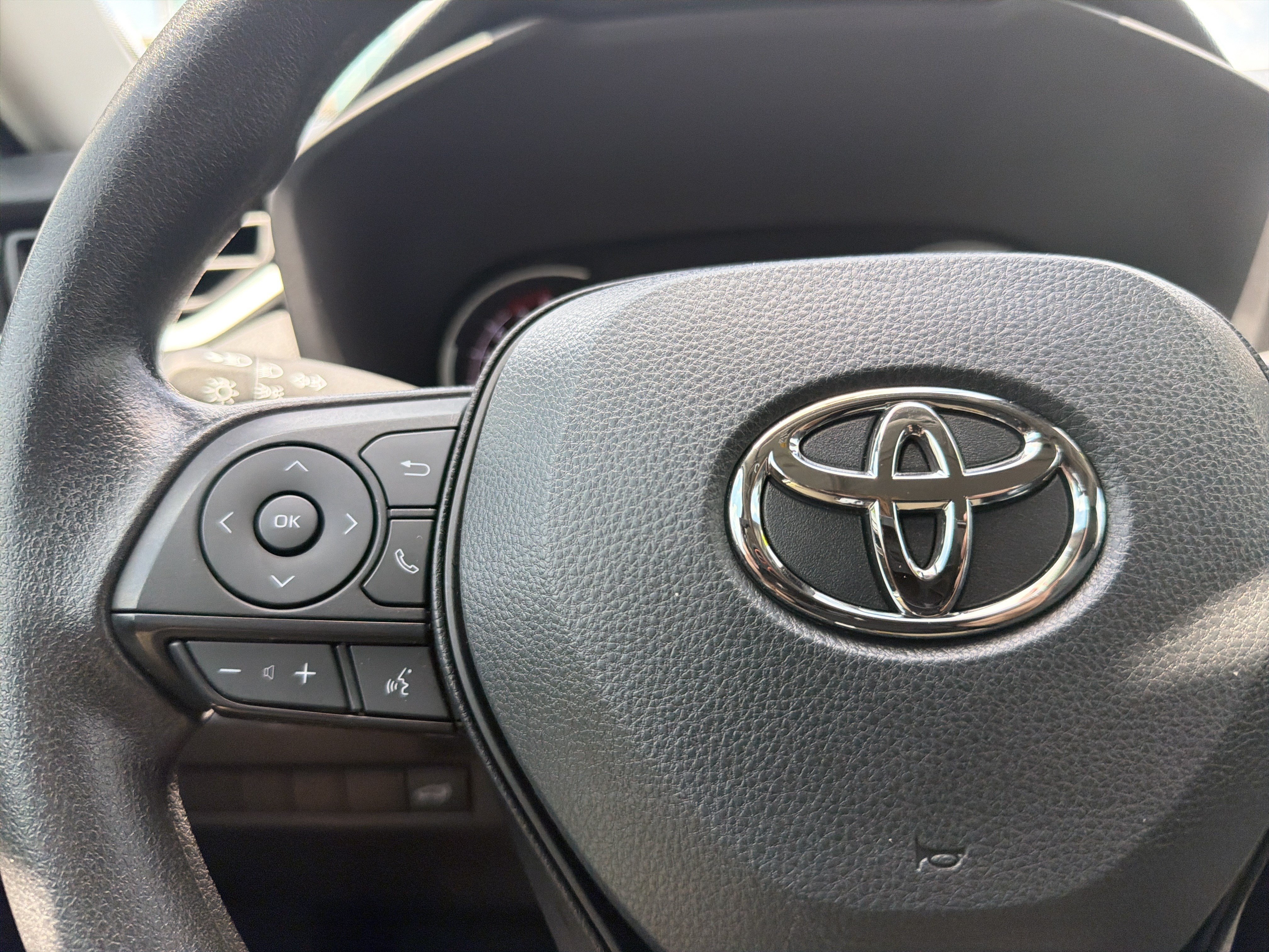 2024 Toyota Venza LE - Photo 10