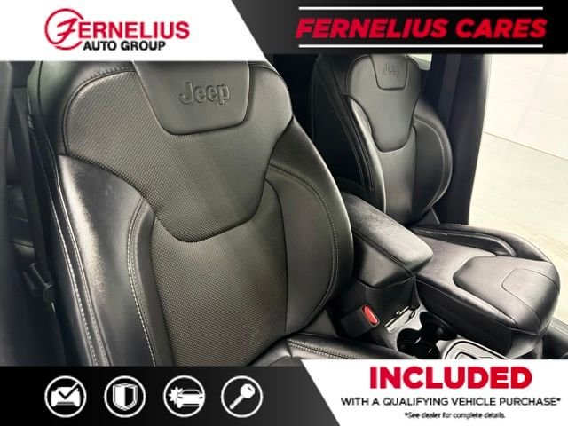 Used 2022 White Jeep Latitude Lux image 32