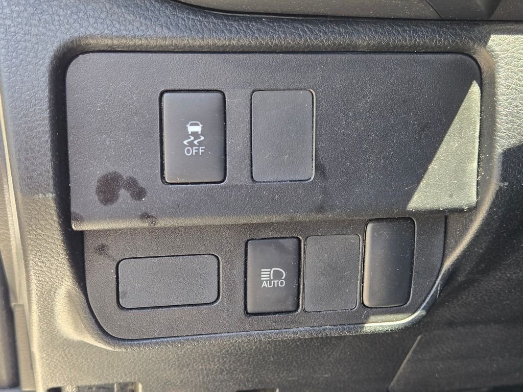 Used 2020 White Toyota SR image 18