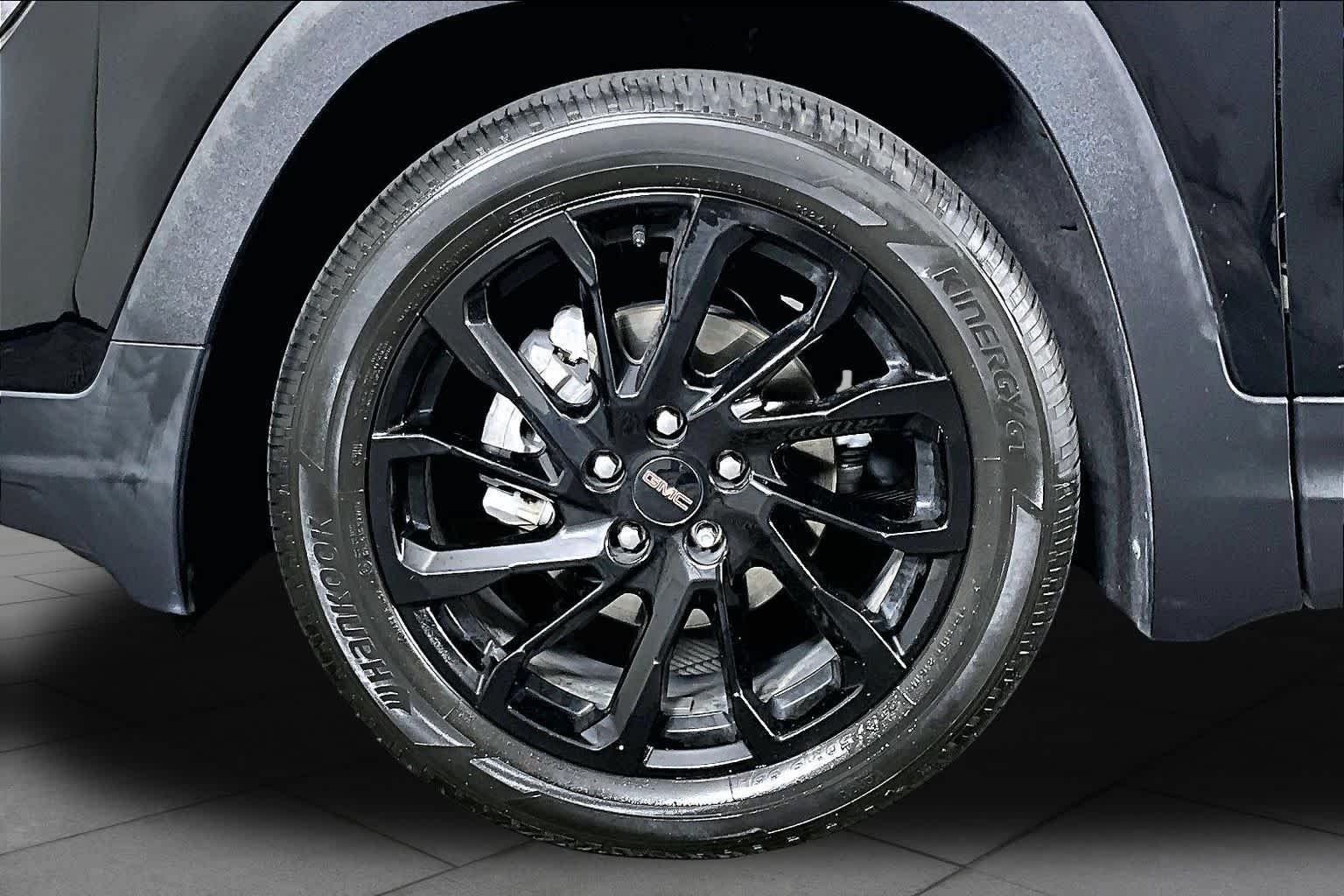 Used 2024 Ebony Twilight Metallic GMC SLE image 10