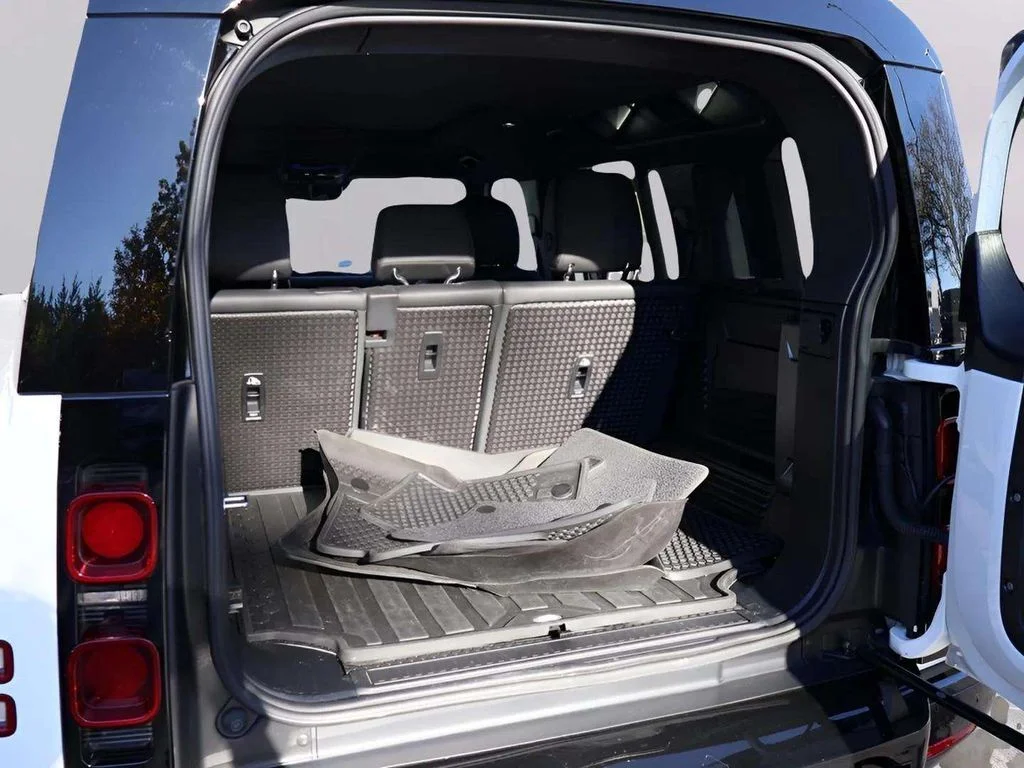 2024 Land Rover Defender X-Dynamic SE - Photo 33