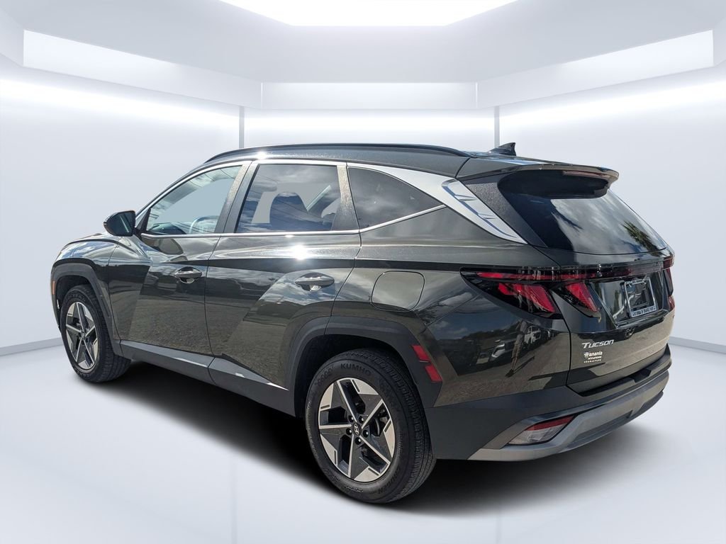 Used 2025 Green Hyundai SEL image 6