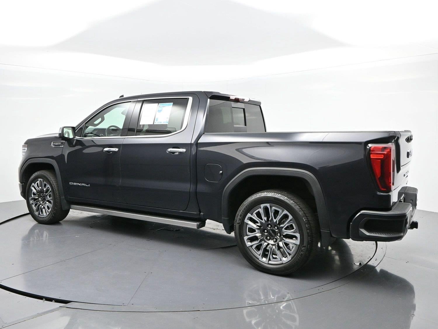 Used 2023 TITANIUM RUSH METALLIC GMC Denali Ultimate image 5