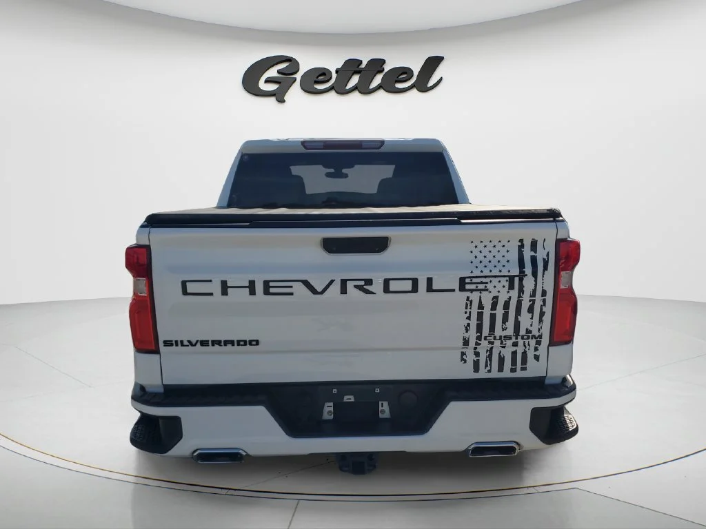 Used 2020 SUMMIT WHITE Chevrolet Custom image 4