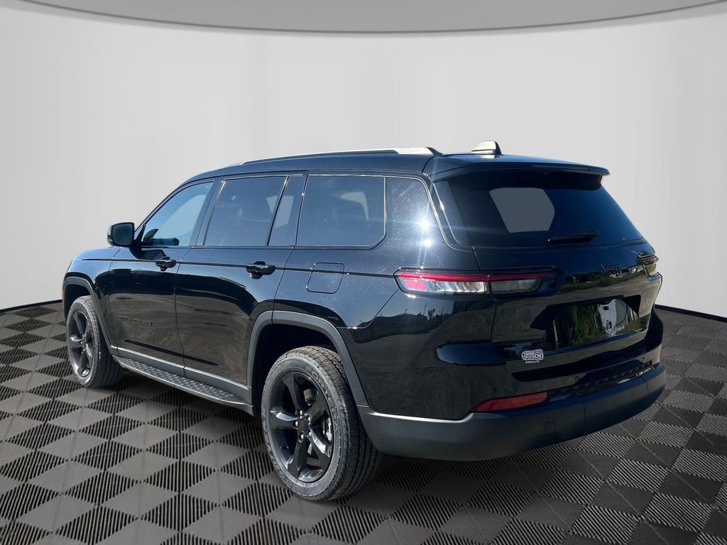 Used 2023 Black Jeep Altitude image 3