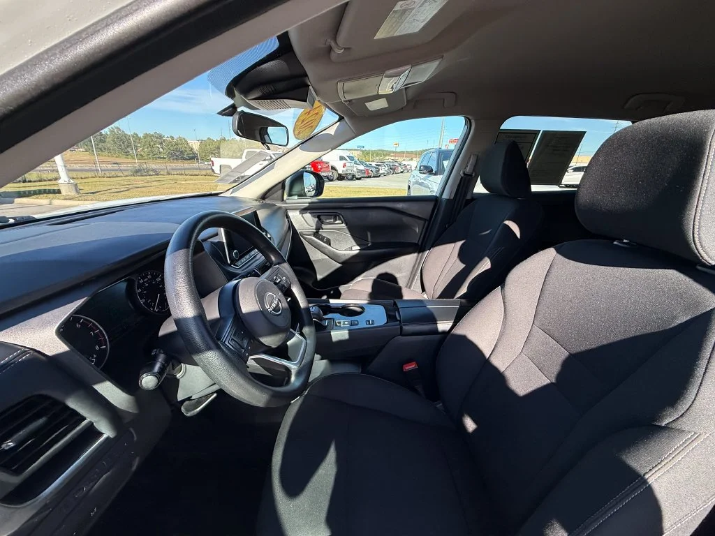 Used 2024 White Nissan S image 19