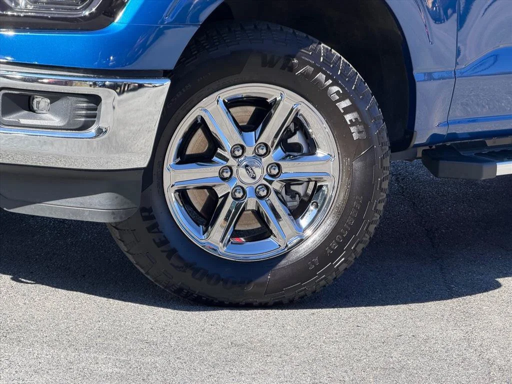 Used 2025 Blue Ford XLT image 28