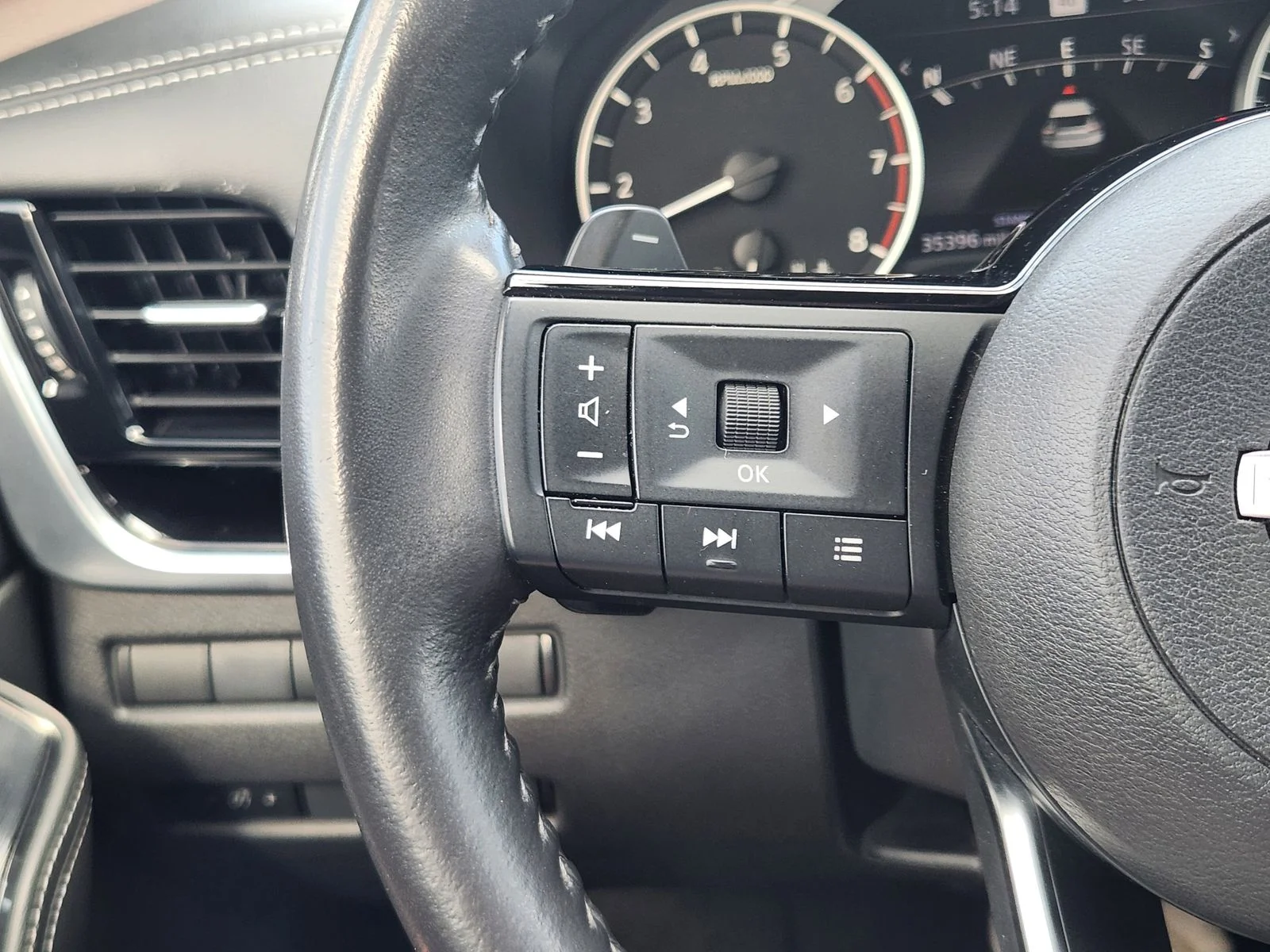 Used 2023 Silver Nissan SL image 27