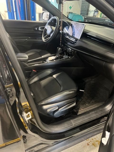 Used 2022 Black Jeep Latitude image 5