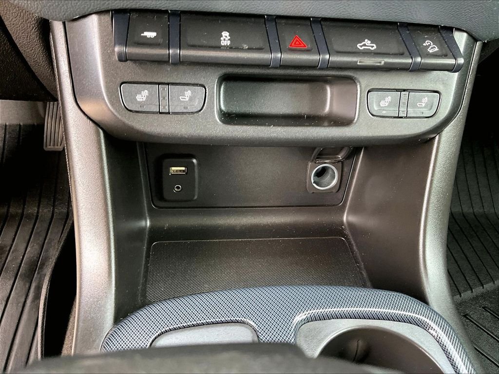 Used 2018 Gray Chevrolet Z71 image 12
