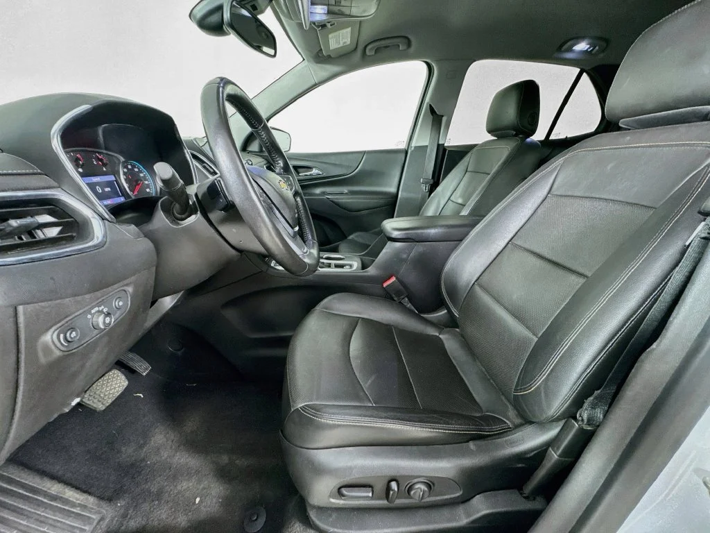 Used 2020 Iridescent Pearl Tricoat Chevrolet Premier image 23