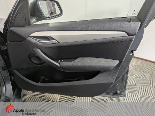 Used 2015 Gray BMW xDrive28i image 36