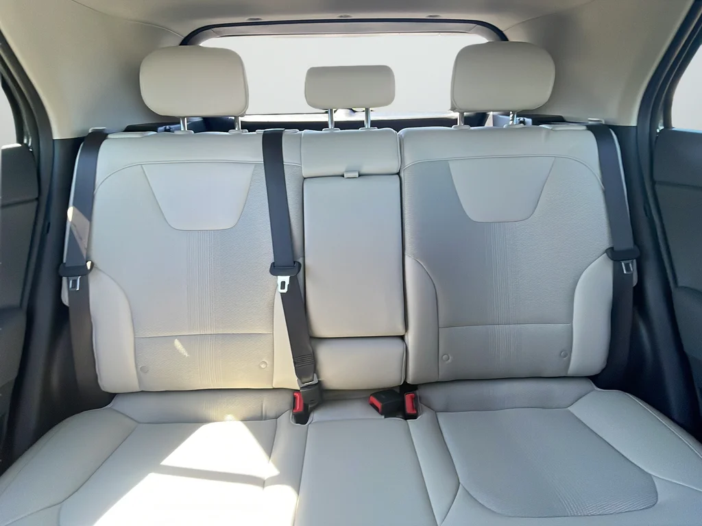 Used 2023 Green Kia EX image 29