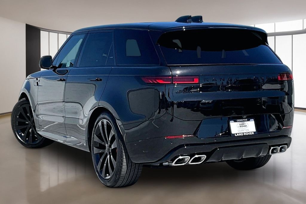 New 2026 SANTORINI BLACK Land Rover Dynamic SE image 3