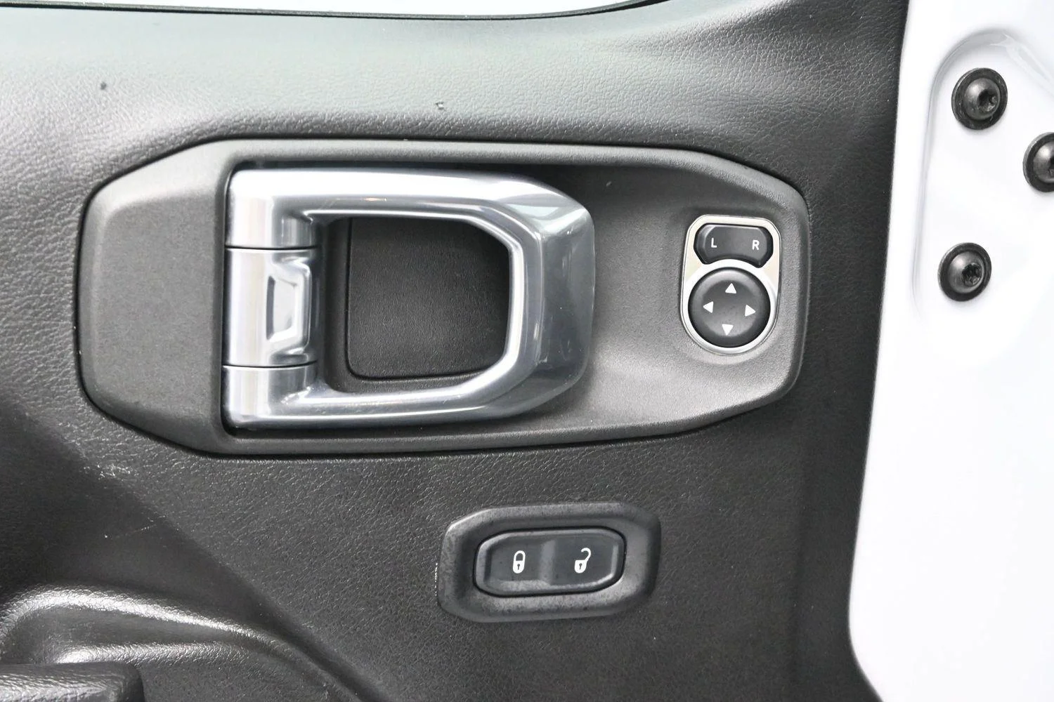 Used 2022 White Jeep Willys image 10