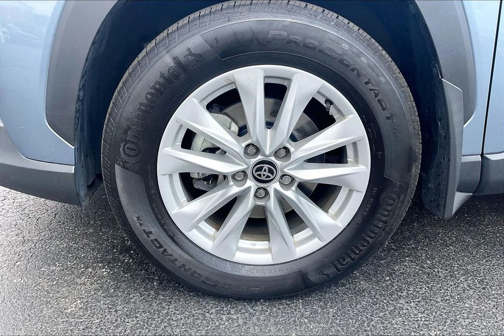 Used 2023  Toyota LE image 8