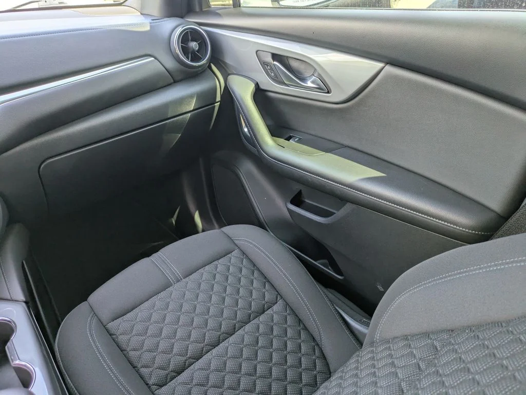 Used 2022 White Chevrolet LT image 18