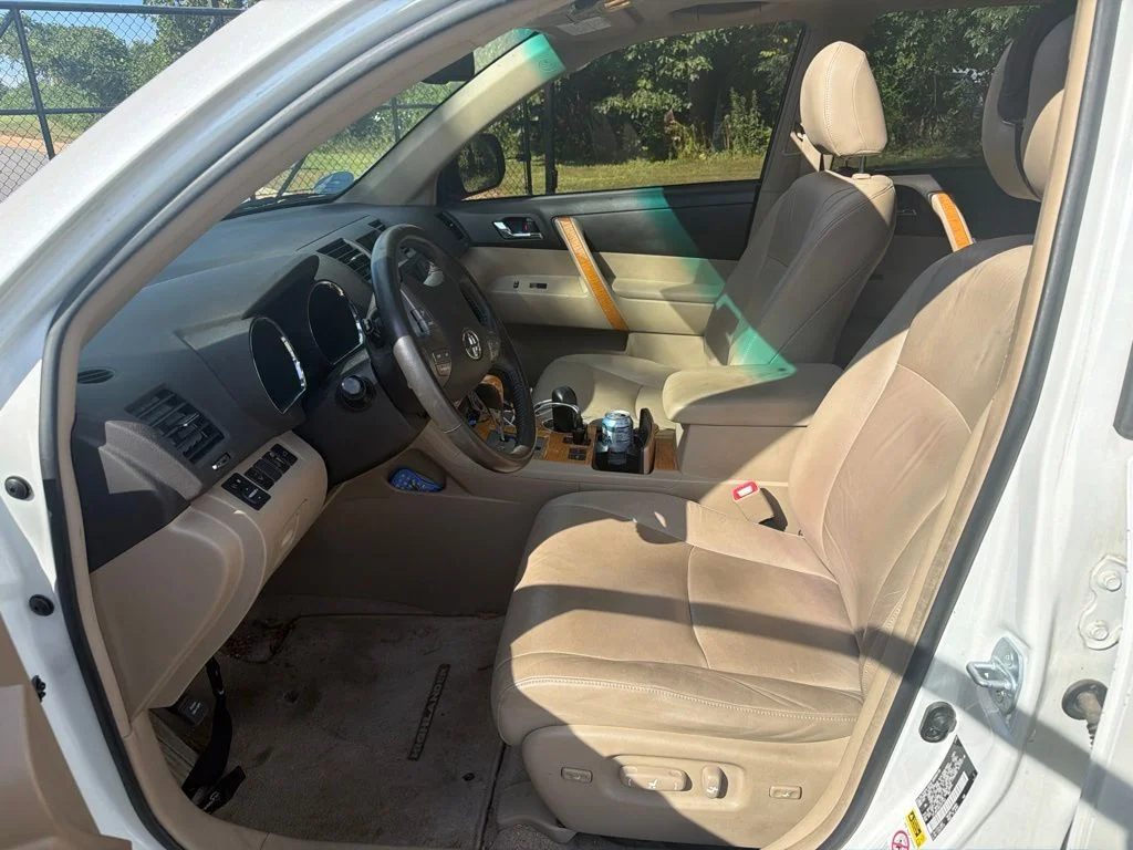 Used 2010 White Toyota Limited image 7