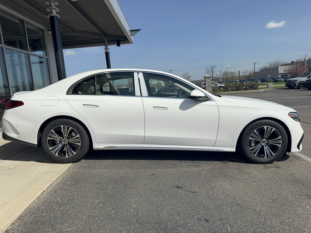 New 2026 Polar White Mercedes-Benz E 450 4MATIC® image 4