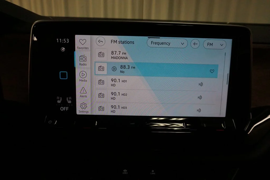 New 2026 Black Volkswagen 2.0T SE w/Technology image 16