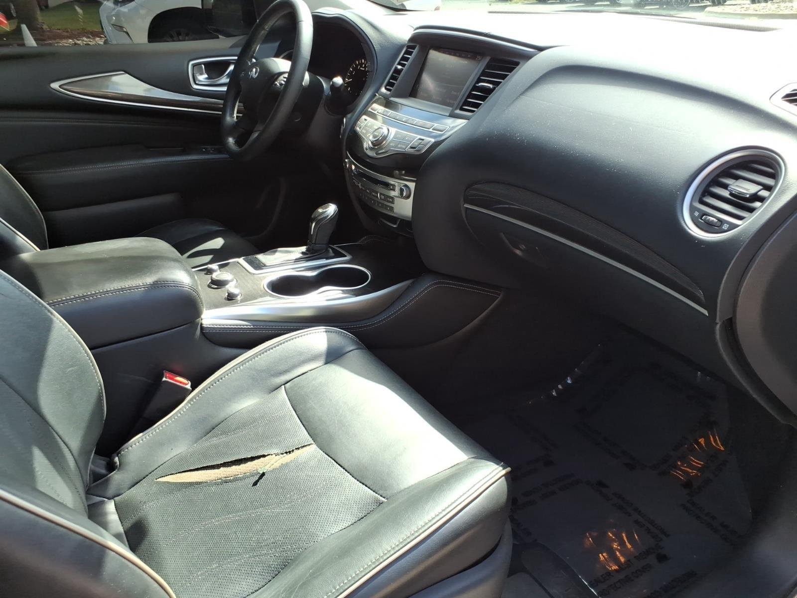 Used 2017 Majestic White INFINITI  image 25