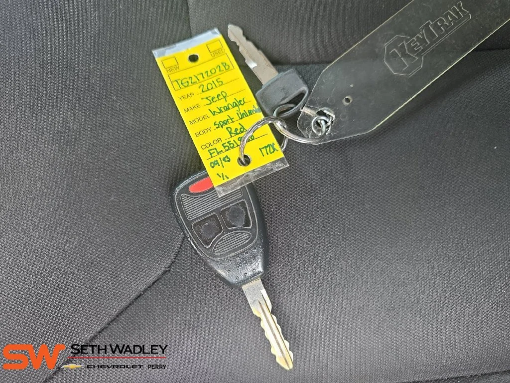 Used 2015 Red Jeep Sport image 33