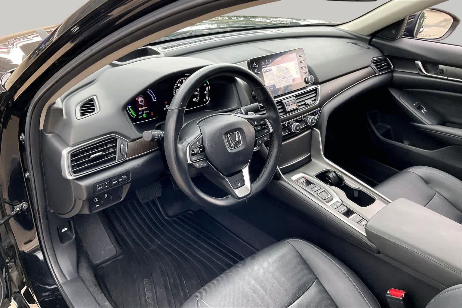 Used 2020 Crystal Black Pearl Honda Touring image 17
