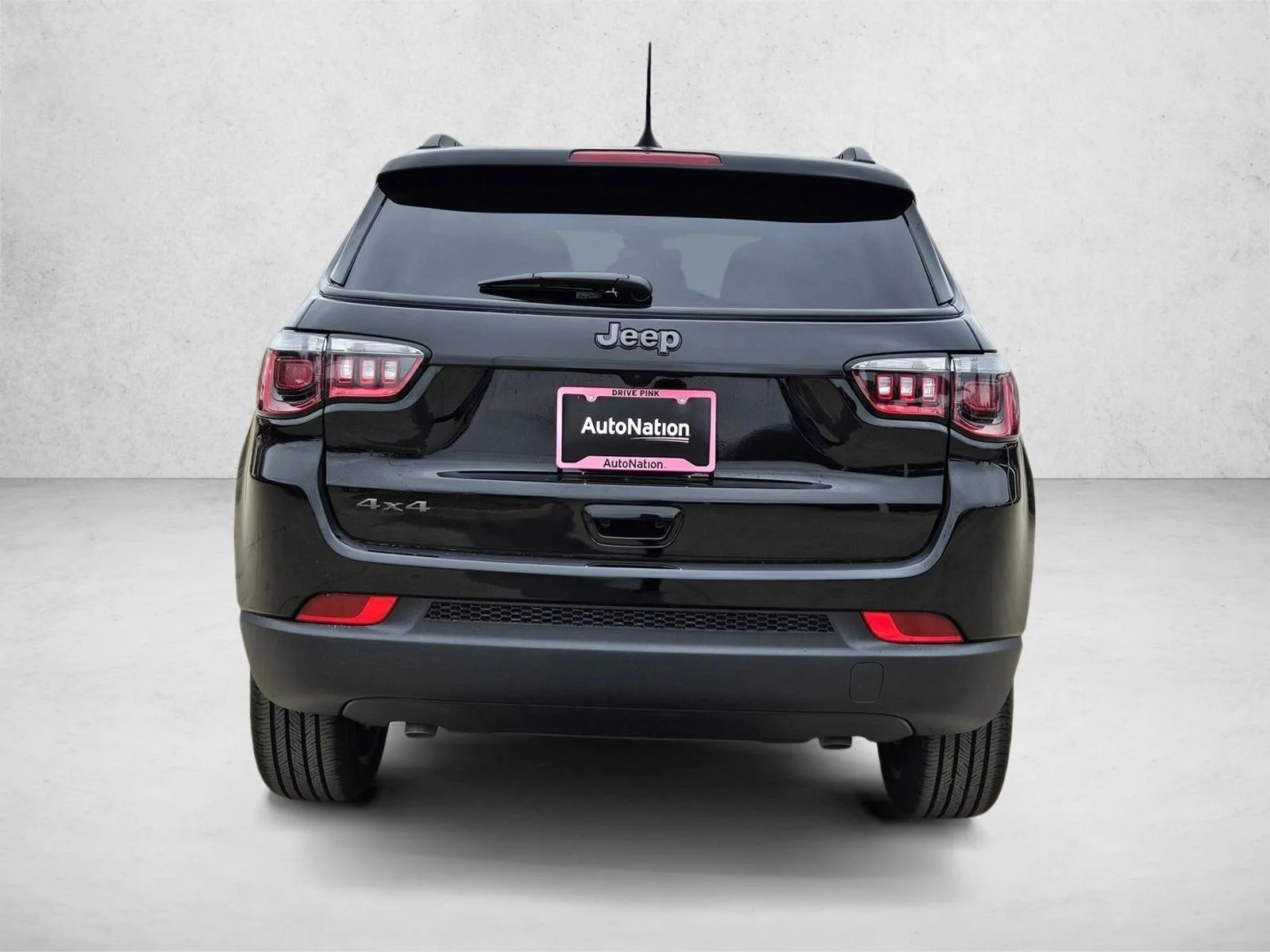New 2026 Diamond Black Crystal Pearlcoat Jeep Latitude Altitude image 8