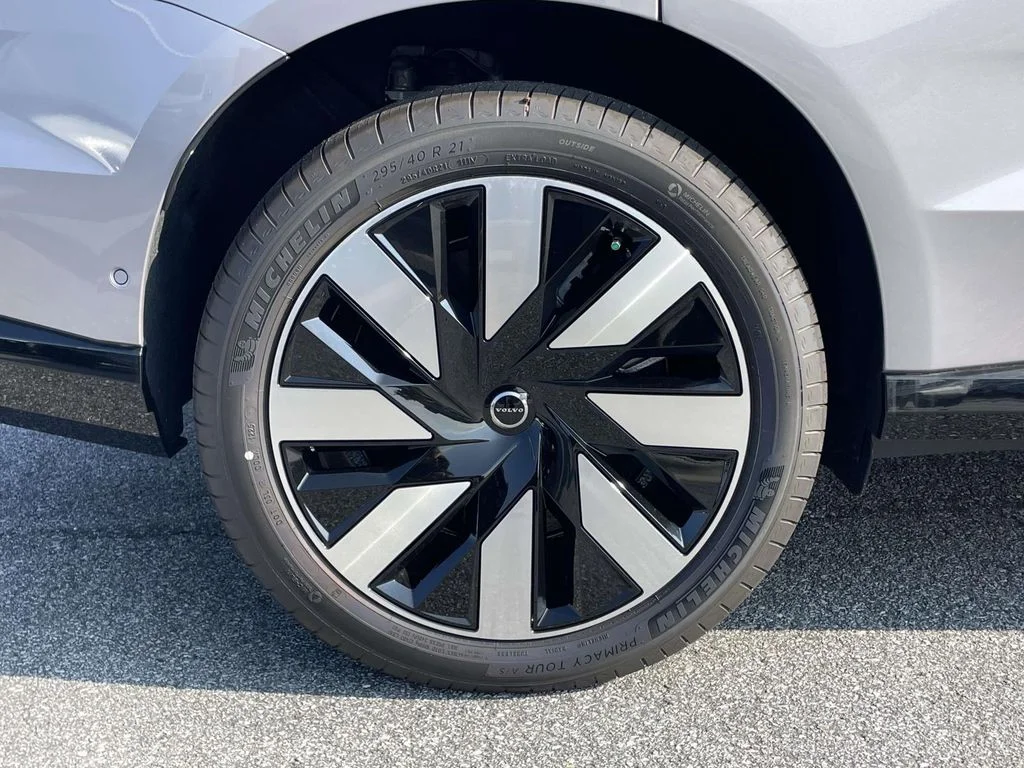 New 2026 Aurora Silver Volvo Ultra image 32