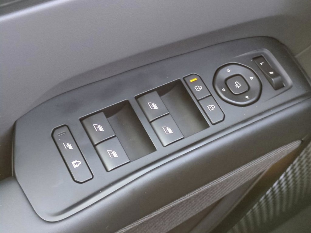 New 2026 Ivory Silver Kia Land AWD image 28