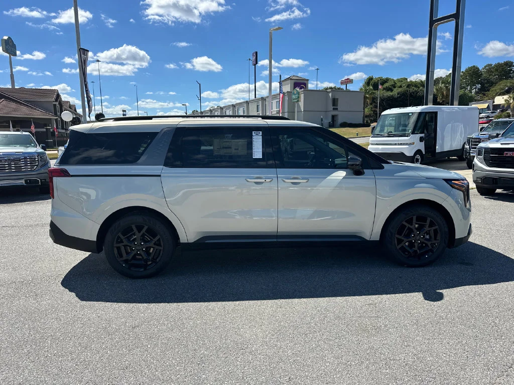 New 2027 Silver Kia SX image 8