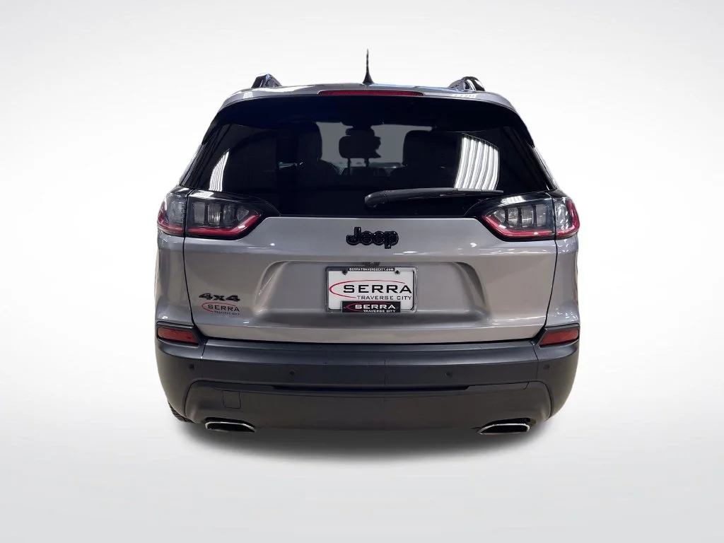 Used 2020 Silver Jeep Latitude Plus image 5