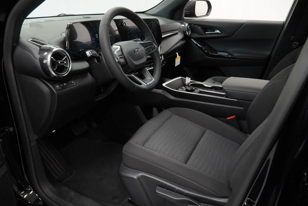 2027 Chevrolet Equinox LT - Photo 11