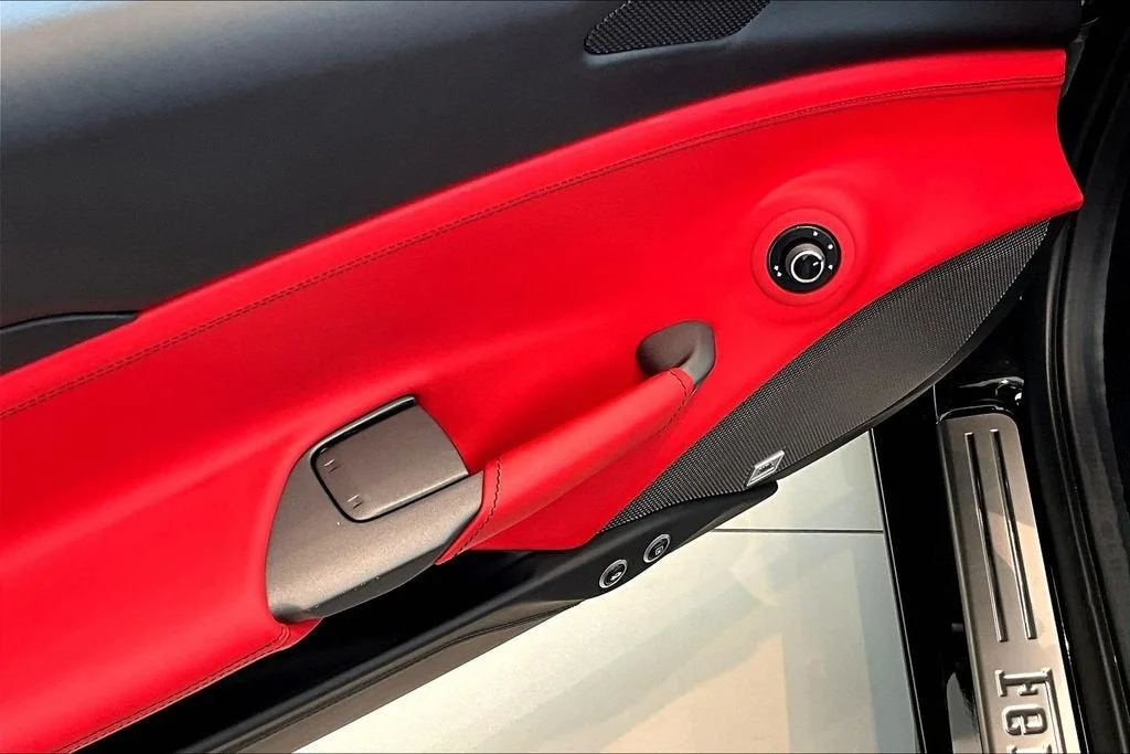 Used 2017 Nero Ferrari  image 29